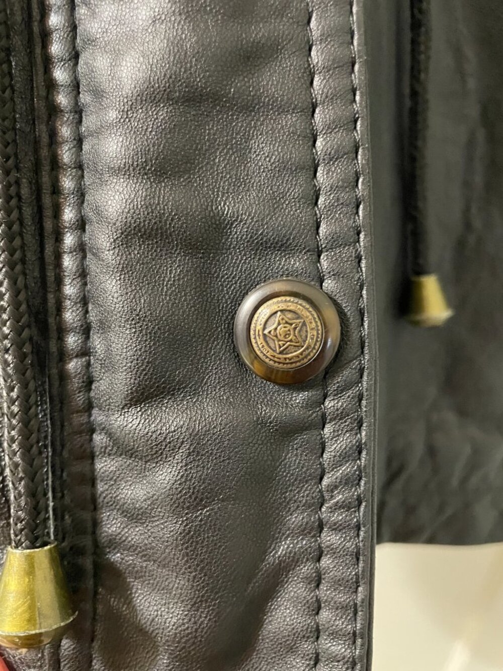 Leather Coat Size Large Snap accents Cinched waist - Picture 5 of 15